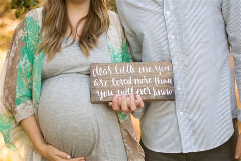 17 Creative Maternity Photography Props